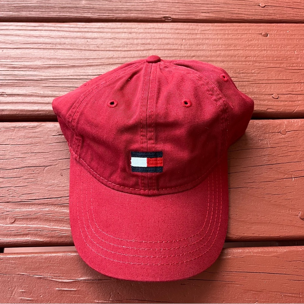 Red Tommy Hilfiger hat